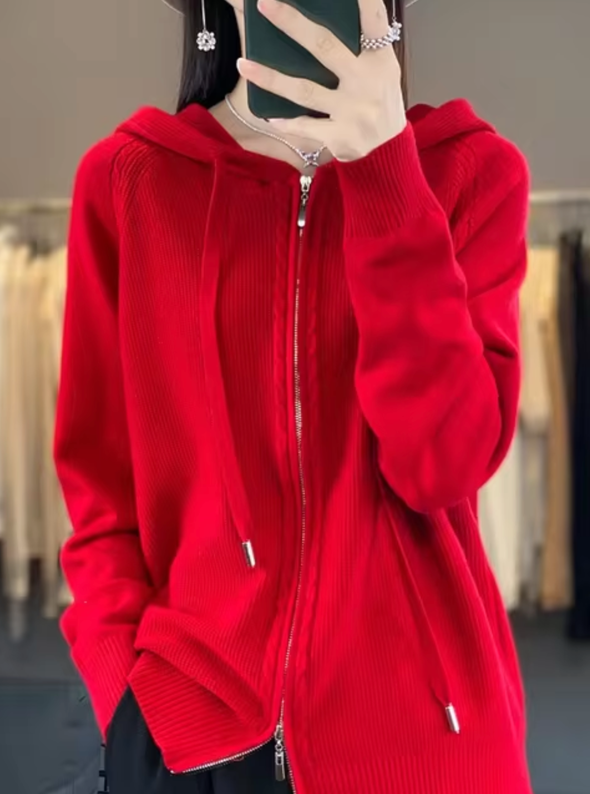 - Veste tricotée avec capuche