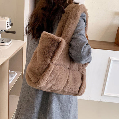 Vardi Dante™ Pipa Plush Handbag | A comfortable winter bag for women-Elly Rose