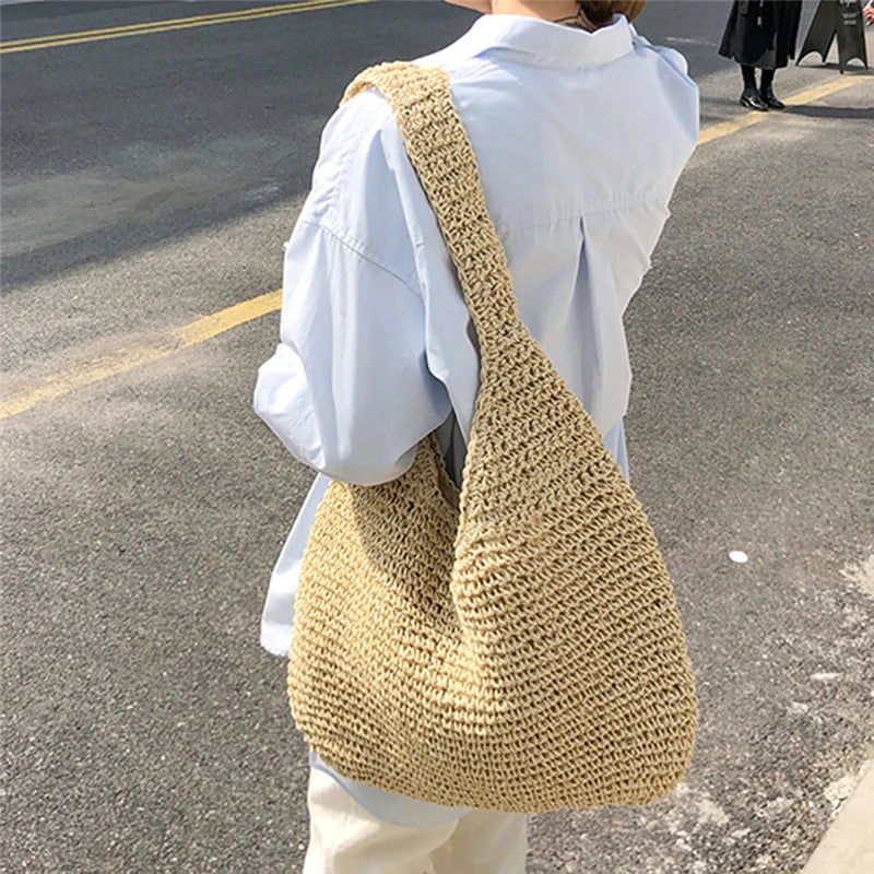 Casual shoulder bag in woven straw-Elly Rose