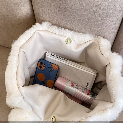 Vardi Dante™ Pipa Plush Handbag | A comfortable winter bag for women-Elly Rose