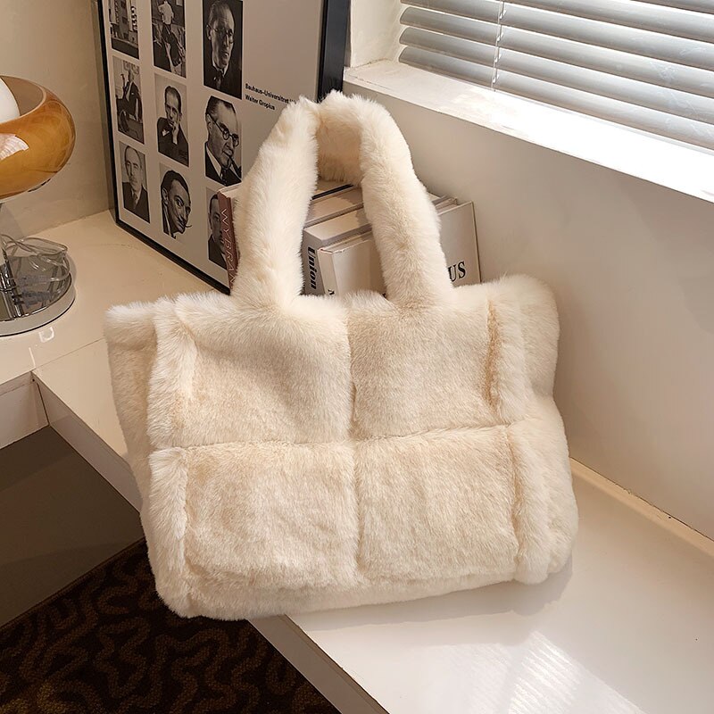Vardi Dante™ Pipa Plush Handbag | A comfortable winter bag for women-Elly Rose