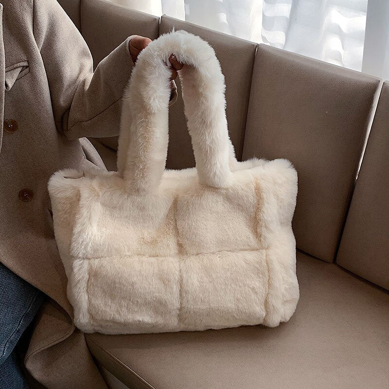 Vardi Dante™ Pipa Plush Handbag | A comfortable winter bag for women-Elly Rose