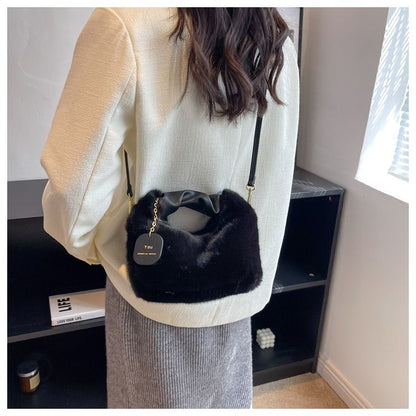Fluffy handbag | This bag makes you want to hug it-Elly Rose