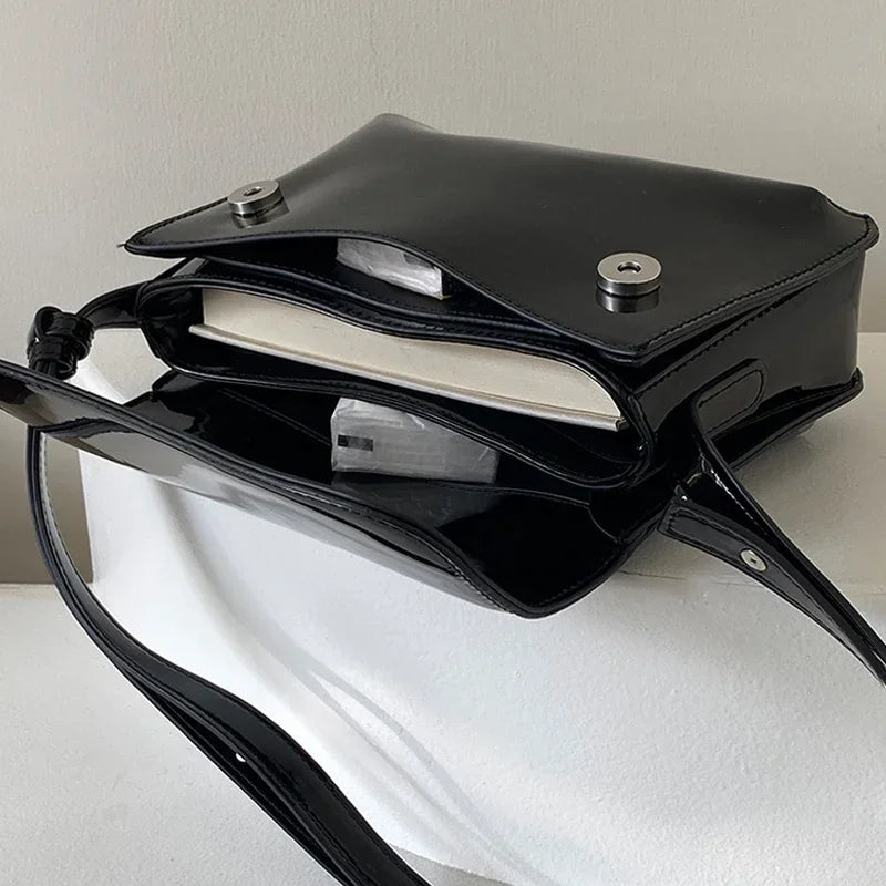 Elegant and chic red shoulder bag-Elly Rose