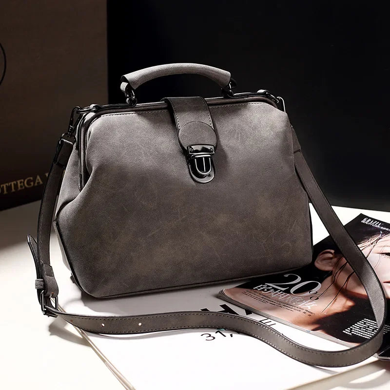 Elva | Vintage-inspired handbag with metal closure-Elly Rose