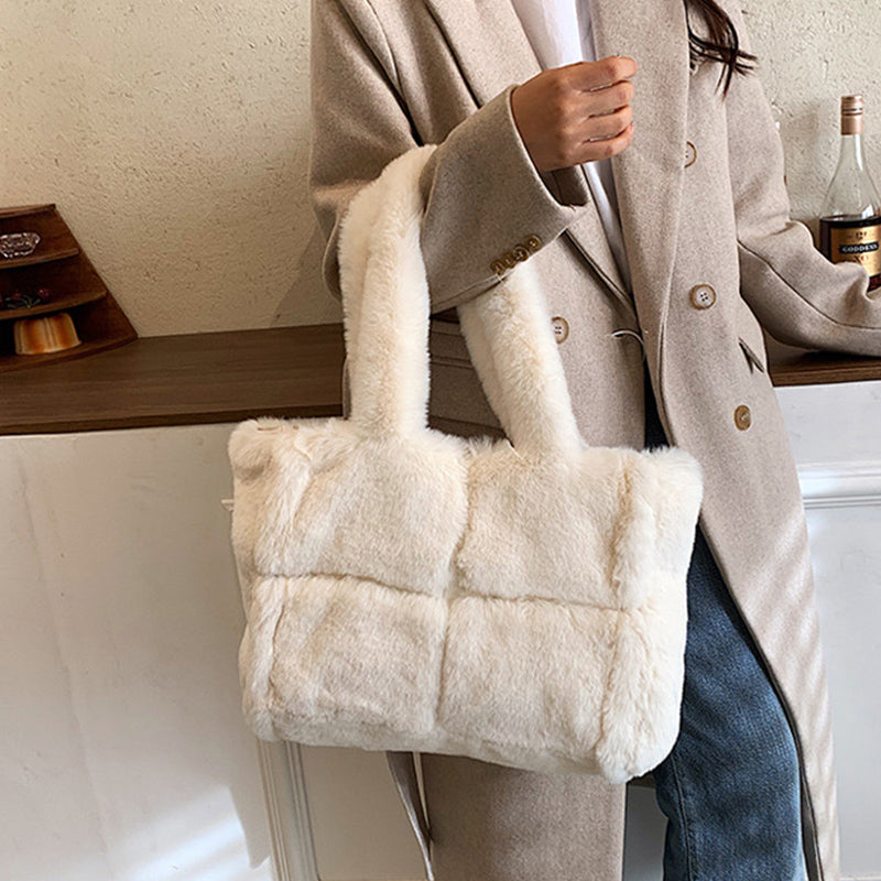 Vardi Dante™ Pipa Plush Handbag | A comfortable winter bag for women-Elly Rose