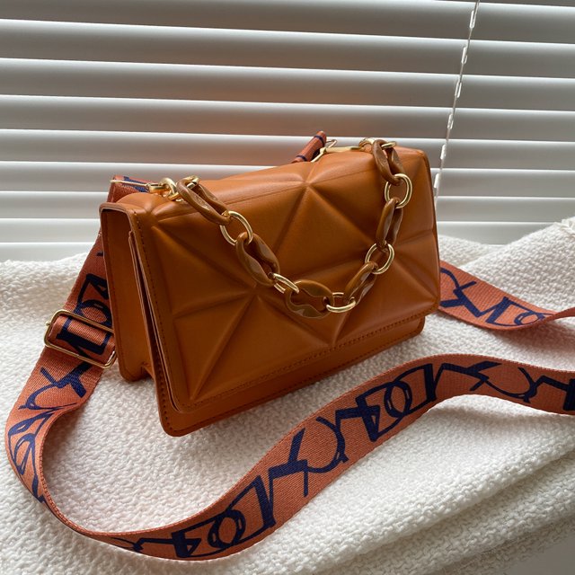 Savannah padded handbag | Elegant and trendy-Elly Rose