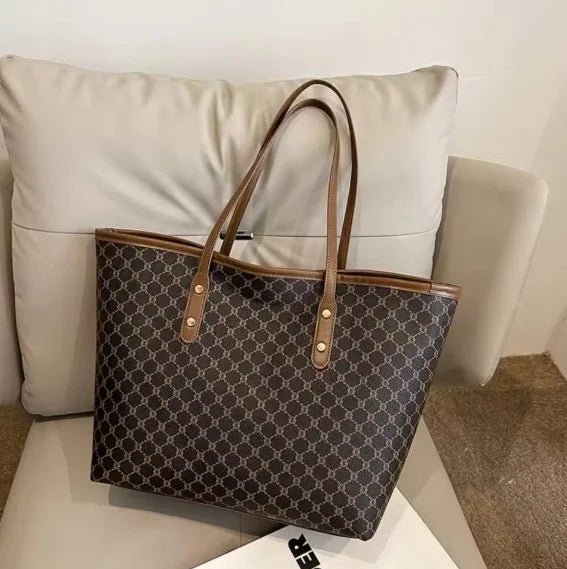 Avenelle - Trendy travel bag for women-Elly Rose