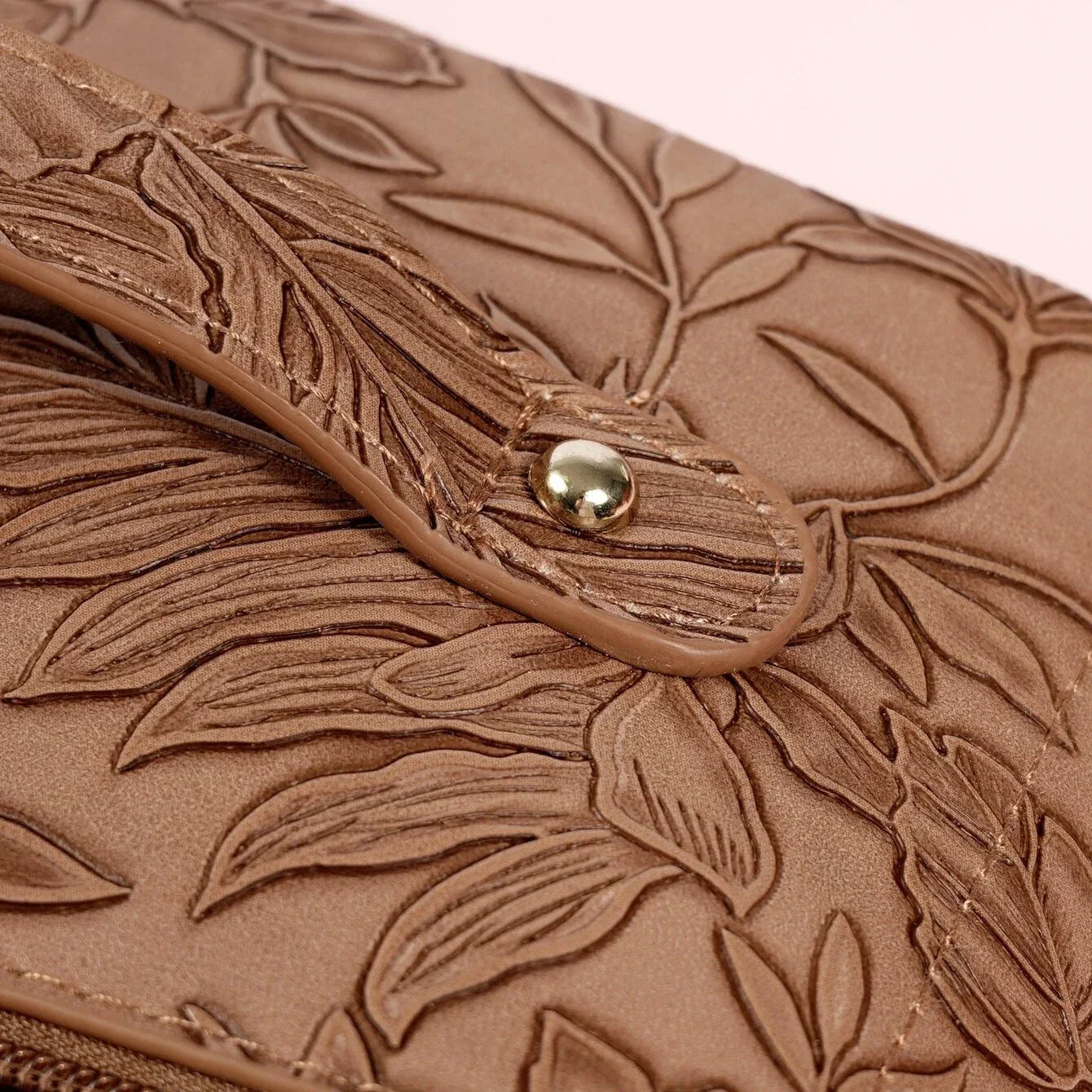 LumiLuxe - Elegant make-up travel bag-Elly Rose