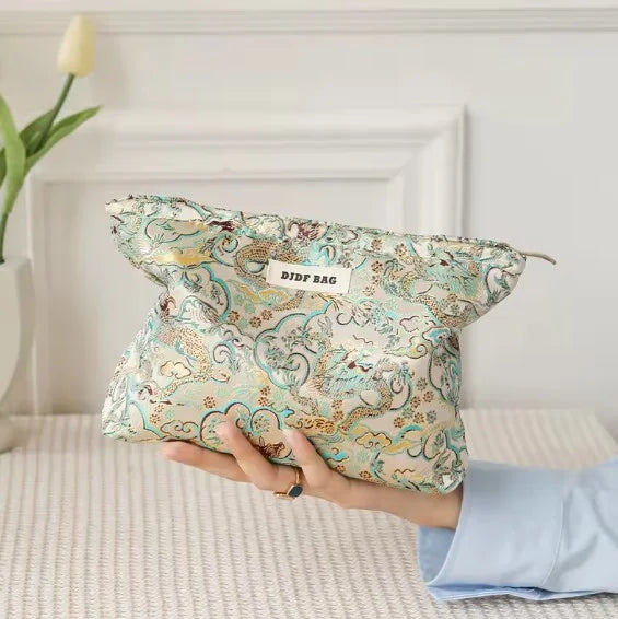 SmileyCase - Cheerful travel make-up case-Elly Rose