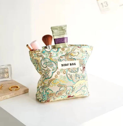 SmileyCase - Cheerful travel make-up case-Elly Rose