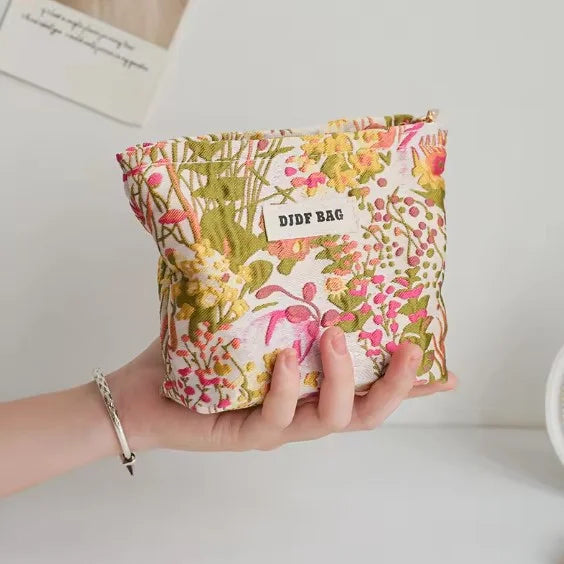 SmileyCase - Cheerful travel make-up case-Elly Rose