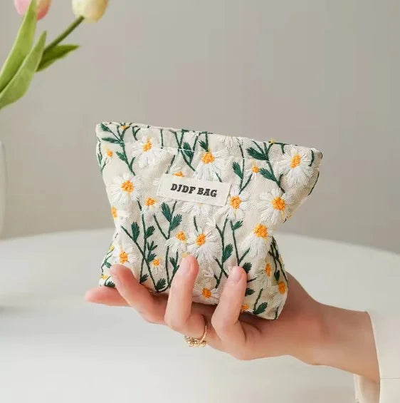 SmileyCase - Cheerful travel make-up case-Elly Rose